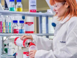 Frau im Von Roll Labor