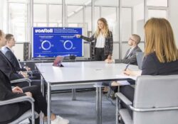 7 People in a meeting watching a presentation
